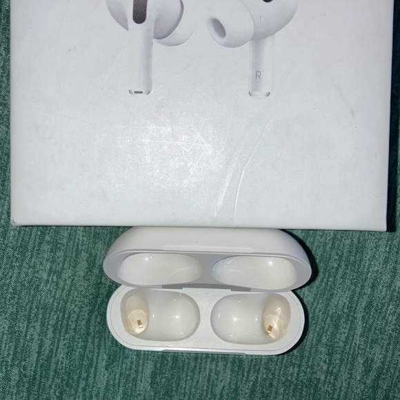 AirPods Pro- Make an Offer! - Picture 9 of 16